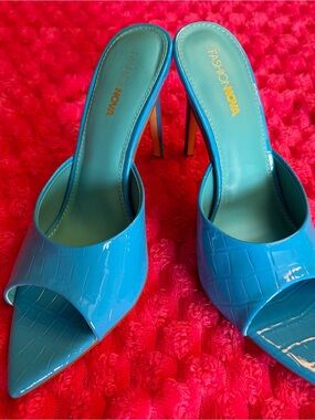 Fashion Nova Laurent43 Blue Croc Embossed Pointed Toe Mule Heels Size 8.5